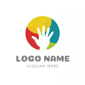 育児のロゴ Colorful Ball and White Hand logo design
